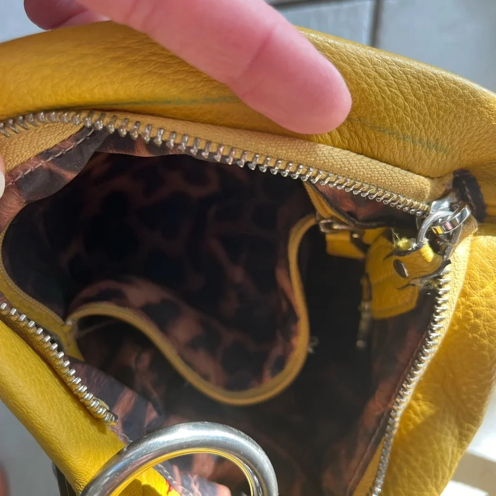 B Makowsky gold/yellow purse. - Picture 5 of 7